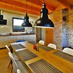 Holiday Home With Garden, Sauna, Jacuzzi * ملنك