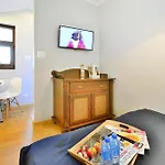 Holiday Home With Garden, Sauna, Jacuzzi بيت للعطل ملنك