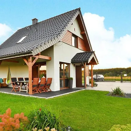 Holiday Home With Garden, Sauna, Jacuzzi Mielenko