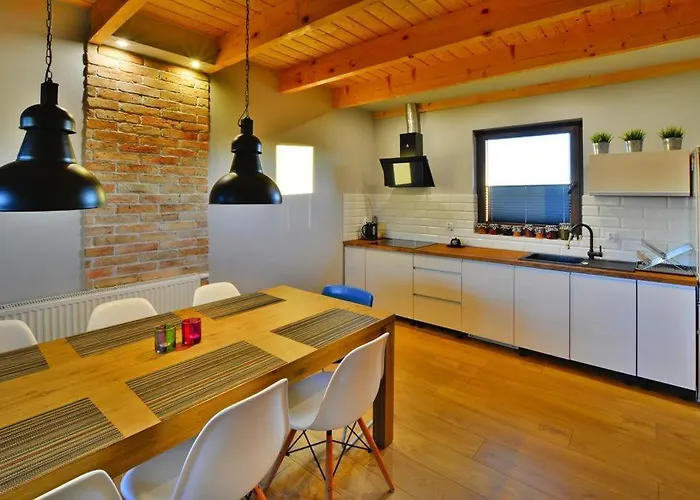 Holiday Home With Garden, Sauna, Jacuzzi Dom wakacyjny