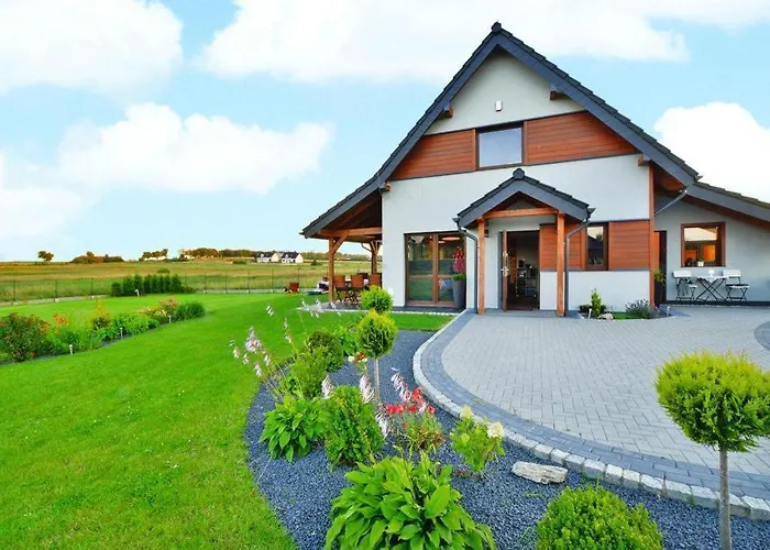 Holiday Home With Garden, Sauna, Jacuzzi Dom wakacyjny Mielenko