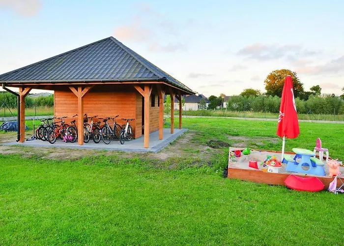 Holiday Home With Garden, Sauna, Jacuzzi Dom wakacyjny *