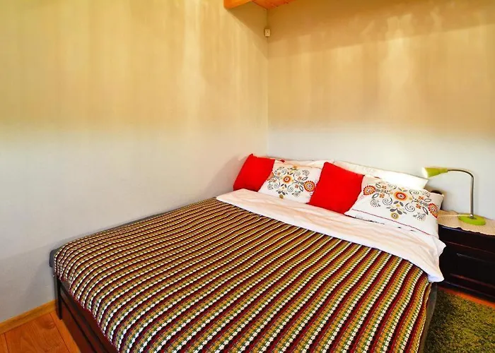 Holiday Home With Garden, Sauna, Jacuzzi Dom wakacyjny *